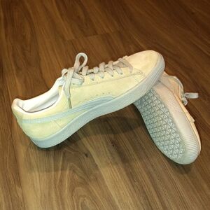 Puma Women's Cream Sneakers
